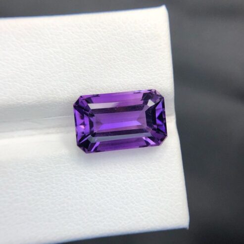 Rishabhjains.com | Amethyst gemstone shop, dealer, wholesaler in Shivranjani Road, Satellite, Ahmedabad, Gujarat, India