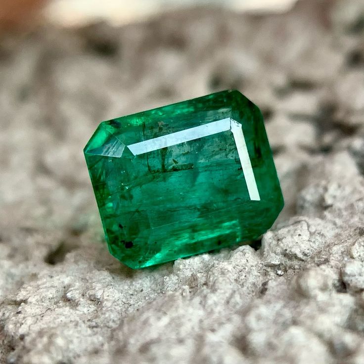 Rishabhjains.com | emerald gemstone dealers