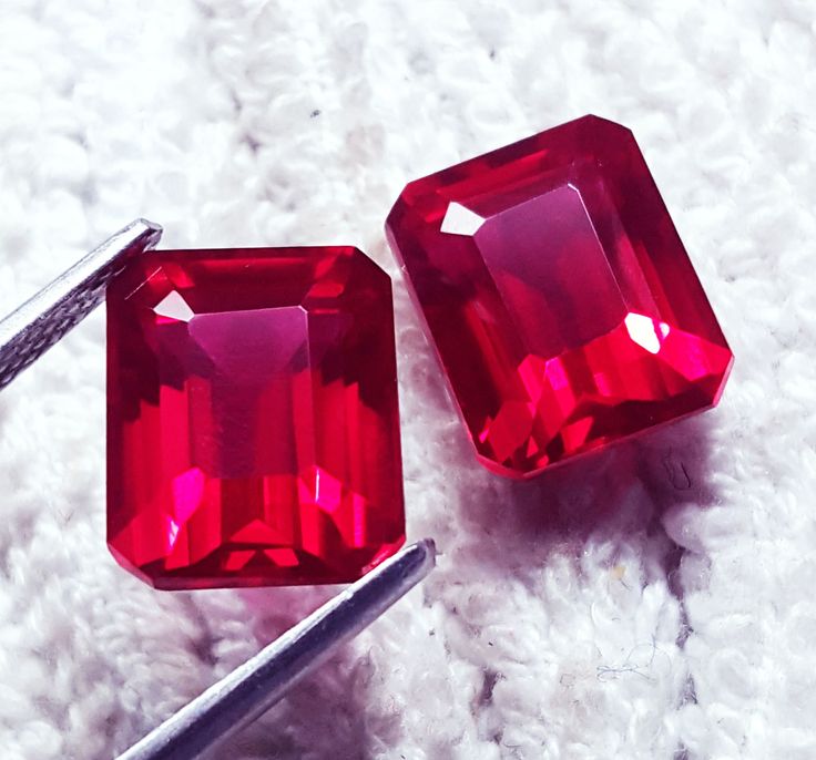 Rishabhjains.com | Garnet gemstone shop, dealer, wholesaler in Shivranjani Road, Satellite, Ahmedabad, Gujarat, India