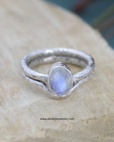 Healing Through Light: Exploring the Benefits of Moonstone Crystal