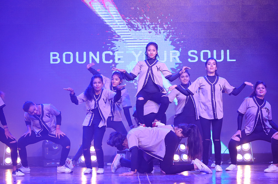 Buskers Queens Road-Dance Institute in Queens Road